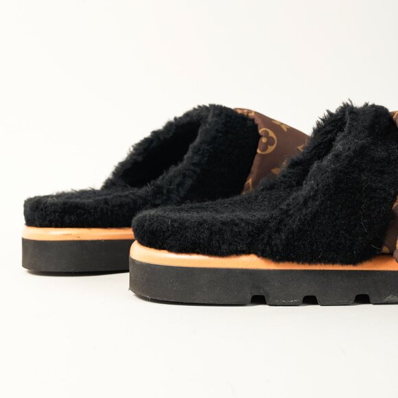 Louis Vuitton 2022 Pool Pillow Comfort Mules in Black Shearling & Monogram Nylon - Picture 9 of 12